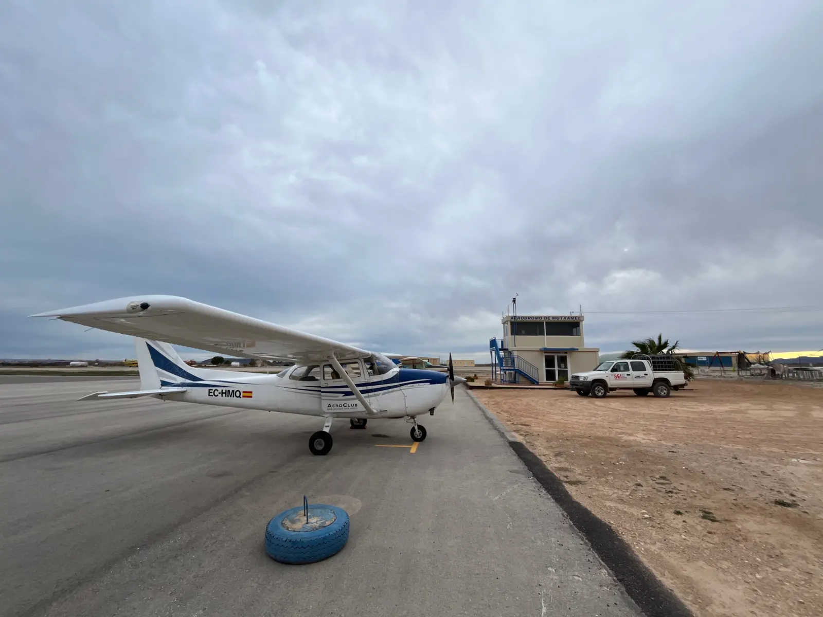 Cessna 172 на стоянке аэродрома Mutxamel в Испании